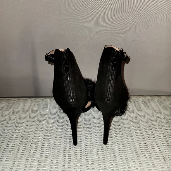 Brand new heels open toes, faux fur design various sizes, - Picture 4 of 7